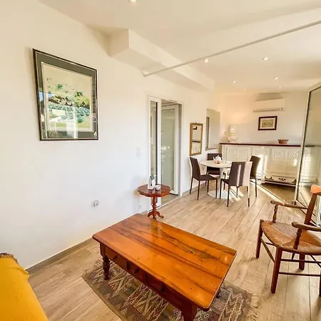 Charmant A Sur Mer Avec Terrasse Apartamento *